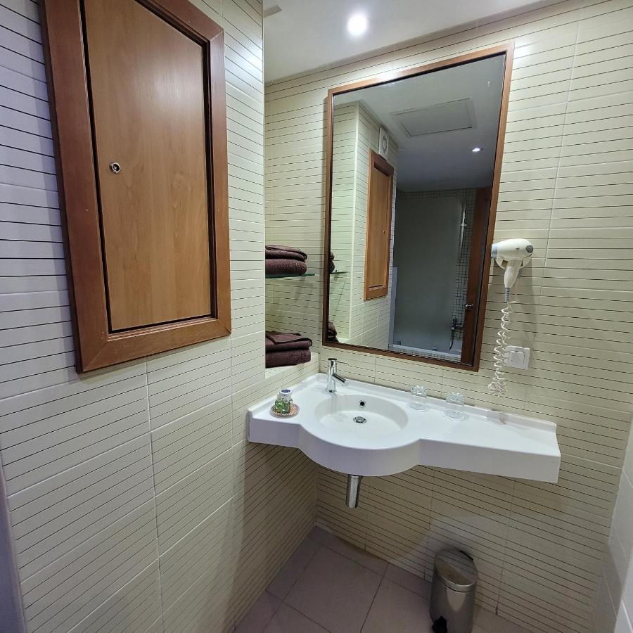 Hotel Tiba Tunis Exterior photo